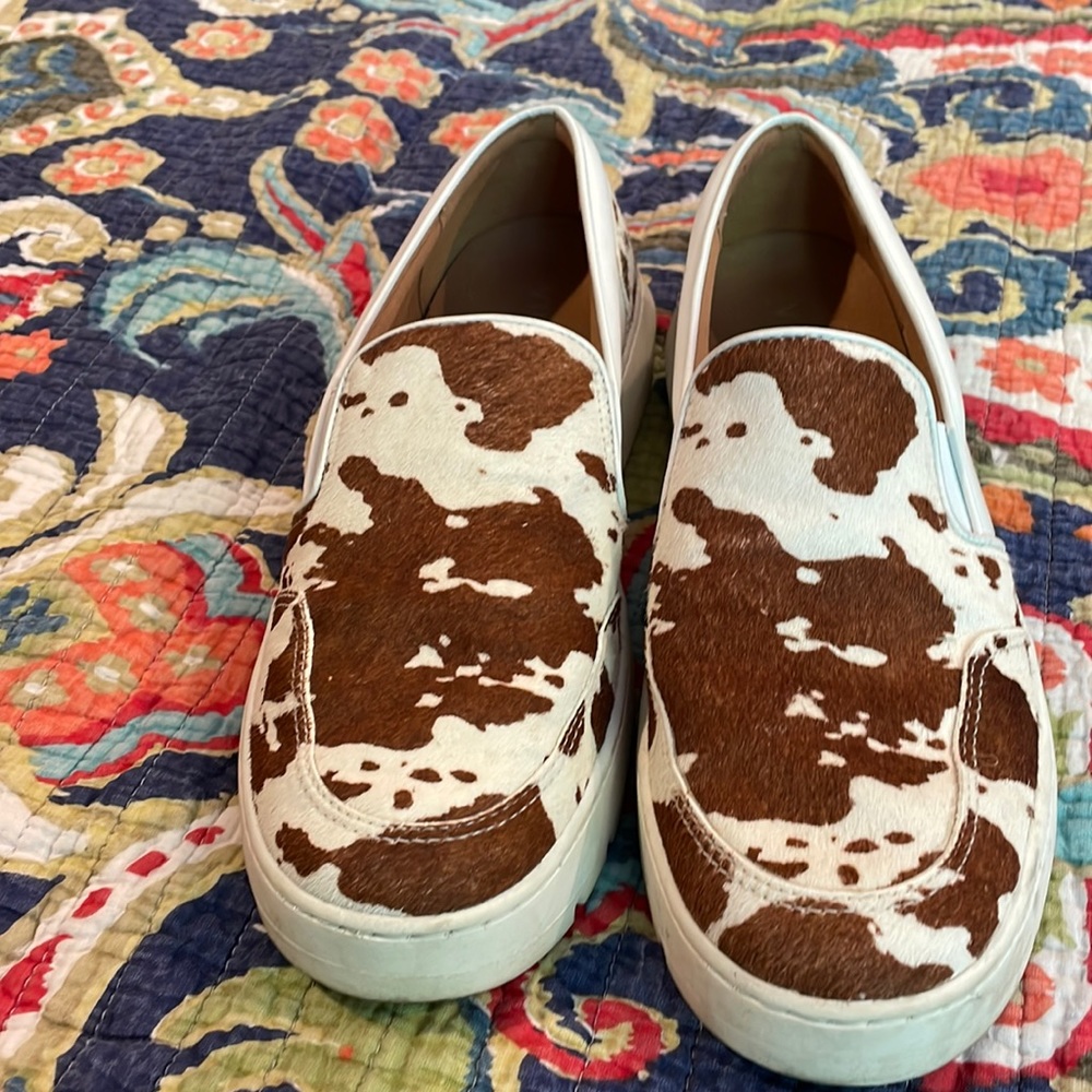 Vionic slip on sneakers -EUC